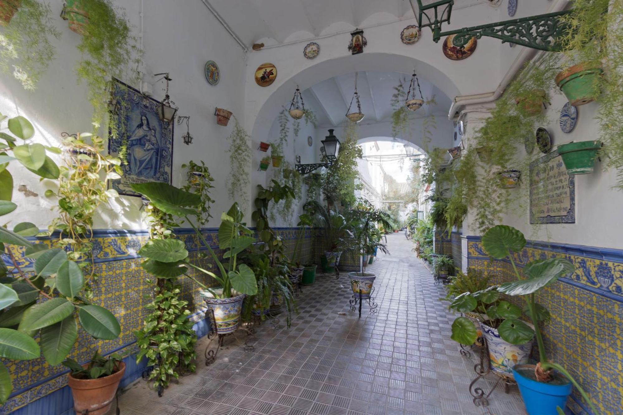 Castilla Triana Courtyard By Valcambre Seville Exterior photo